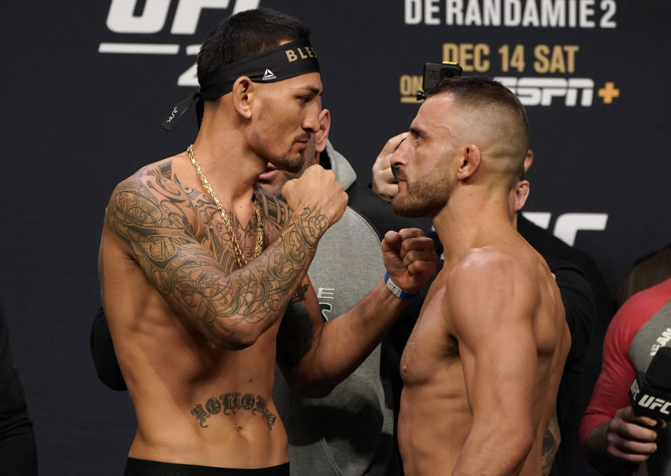 LAS VEGAS, NEVADA - DECEMBER 13:  (L-R) Opponents Max Holloway and Alexander Volkanovski of Australia face off during the UFC 245 weigh-ins at T-Mobile Arena on December 13, 2019 in Las Vegas, Nevada. (Photo by Jeff Bottari/Zuffa LLC via Getty Images)