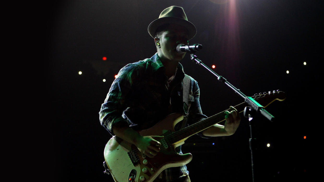  Singer Bruno Mars performs during the B96 "Jingle Bash" at the Allstate Arena in Rosemont, Illinois on DEC 11, 2010. 