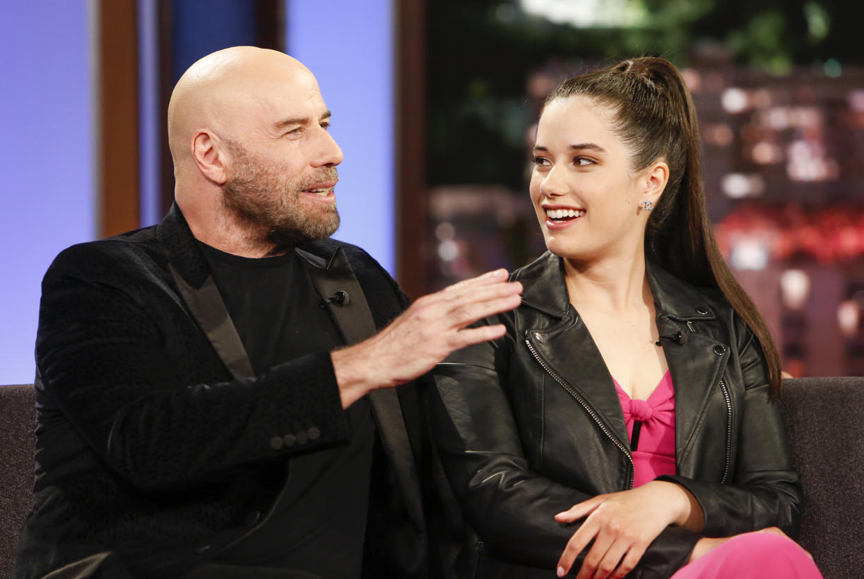 John Travolta y su hija Ella Bleu en el show de Jimmy Kimmel. (Randy Holmes via Getty Images) 