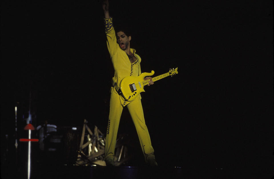 SYDNEY - JANUARY 01:  SINGER PRINCE PERFORMS IN THE OPEN AIR SCG SHOW IN SYDNEY. (Photo by Patrick Riviere/Getty Images).