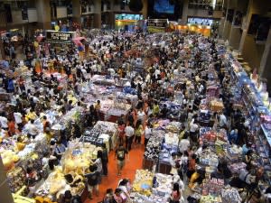 Crowded shopping mall (Takashimaya)