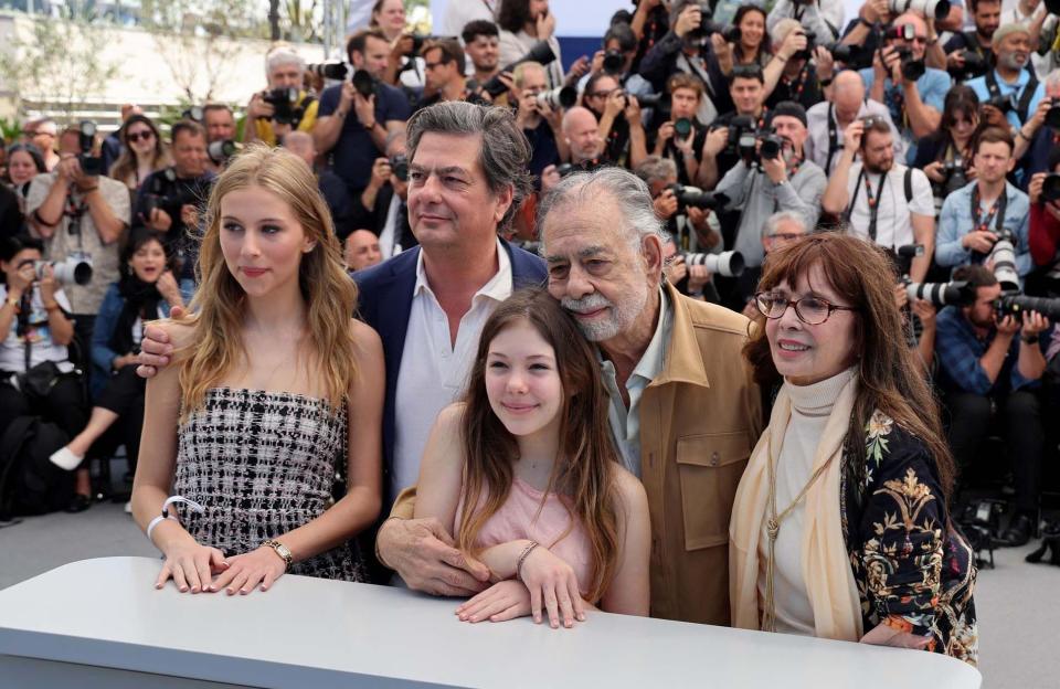 Cannes 2024 : Francis Ford Coppola en famille lors du photocall de « Megalopolis »