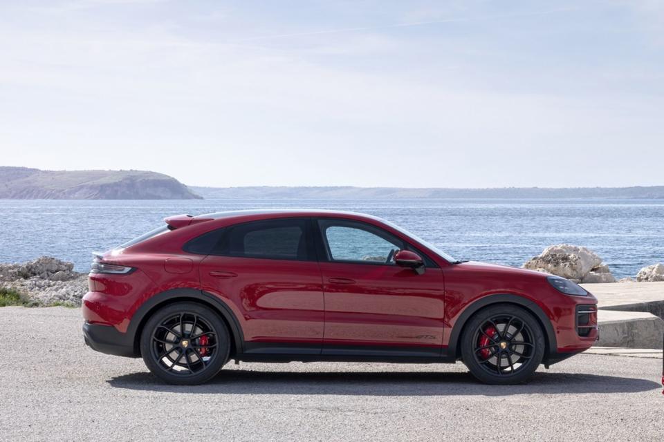 全新Cayenne GTS Coupé車身外觀帶有經典的保時捷DNA的同時也不乏創新設計點綴