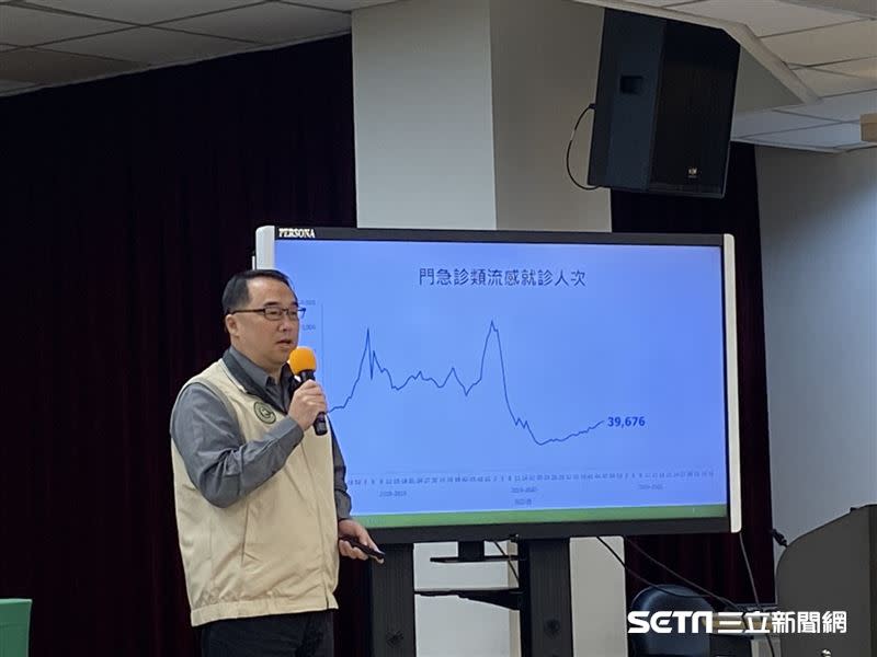 疾管署疫情中心副主任郭宏偉表示，截至11月23日我國公費流感疫苗接種數逾560.6萬劑，使用率達92.9%。（圖／記者簡浩正攝影）