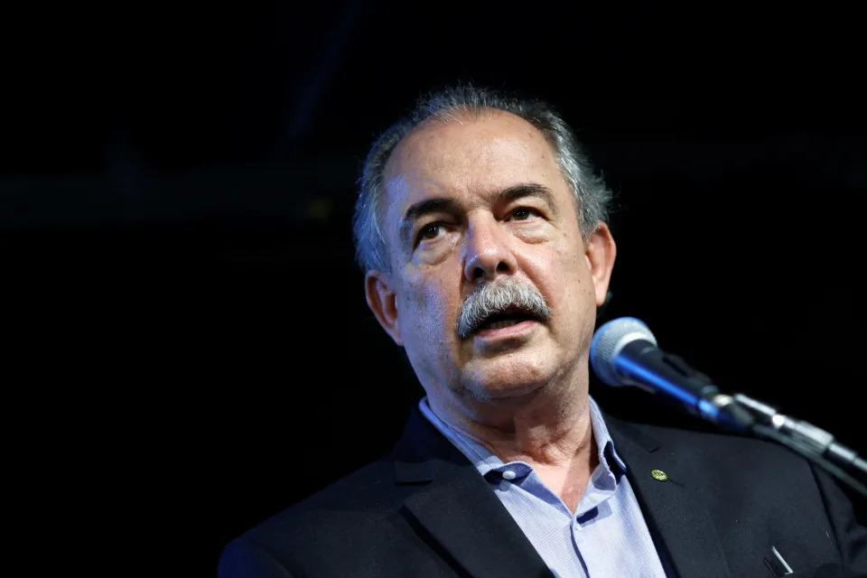 Ibovespa, índice que mede o desempenho da Bolsa de Valores de São Paulo, recuou após anúncios de Aloizio Mercadante no BNDES. (Foto: REUTERS/Adriano Machado)