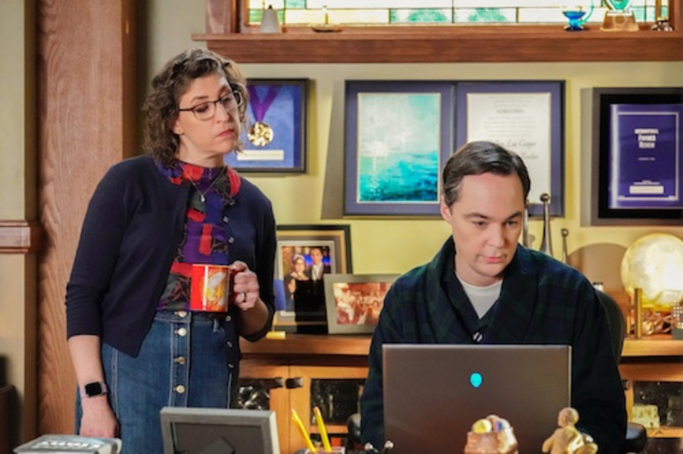 Jim Parsons and Mayim Bialik in the 