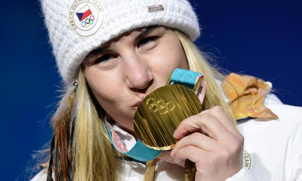 Ester Ledecka with her skiing super-G gold medal