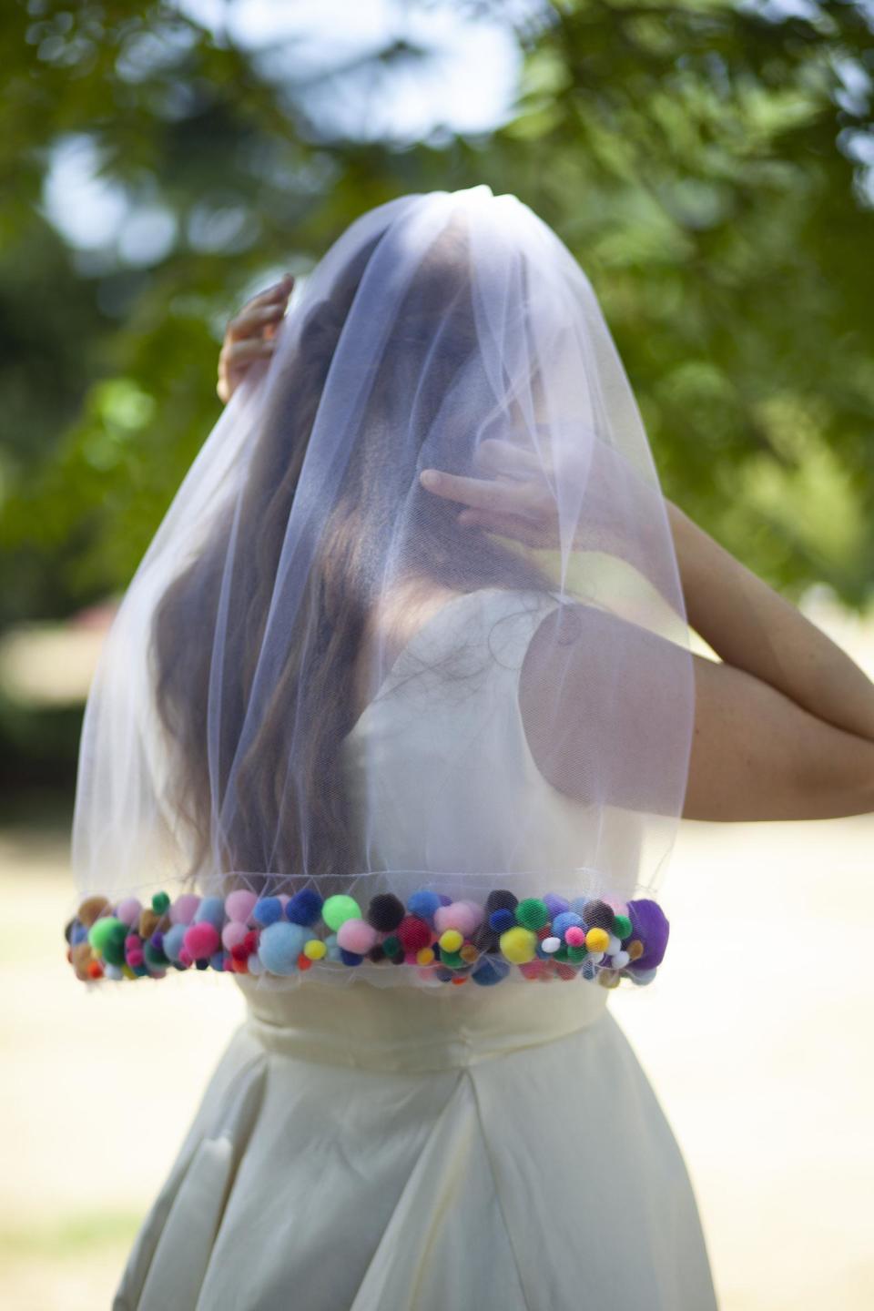 Some loved the unique veil, calling it 'sweet'. Photo: Estsy