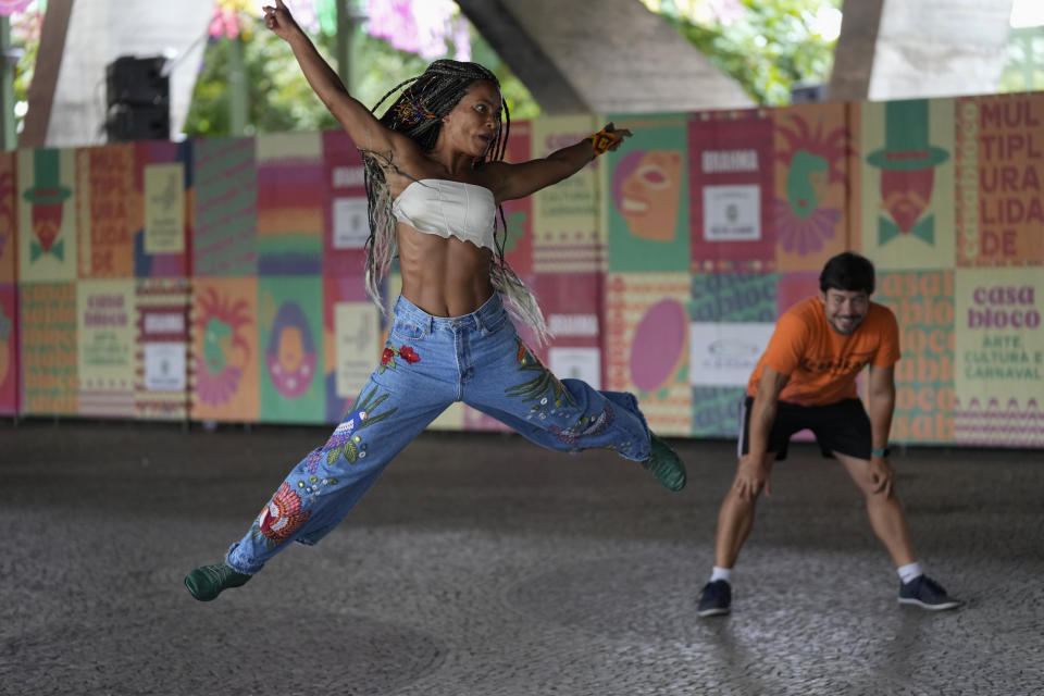 Instructor Raquel Potí leads a stilt walking workshop at the Museum of Modern Art in Rio de Janeiro, Brazil, Saturday, Jan. 27, 2024. Potí is chiefly responsible for the explosion of stilt walking in Rio, having trained more than 1,000 kids and adults over the past decade. (AP Photo/Silvia Izquierdo)