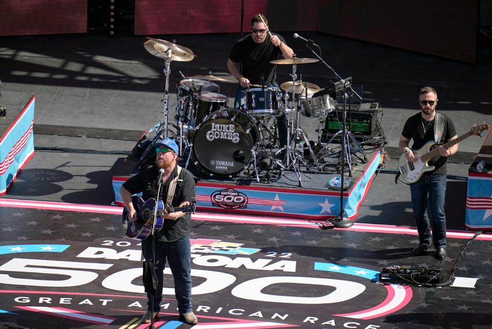 Luke Combs performs a pre-race concert at the Daytona 500 at Daytona International Speedway, Sunday, Feb.20, 2022.