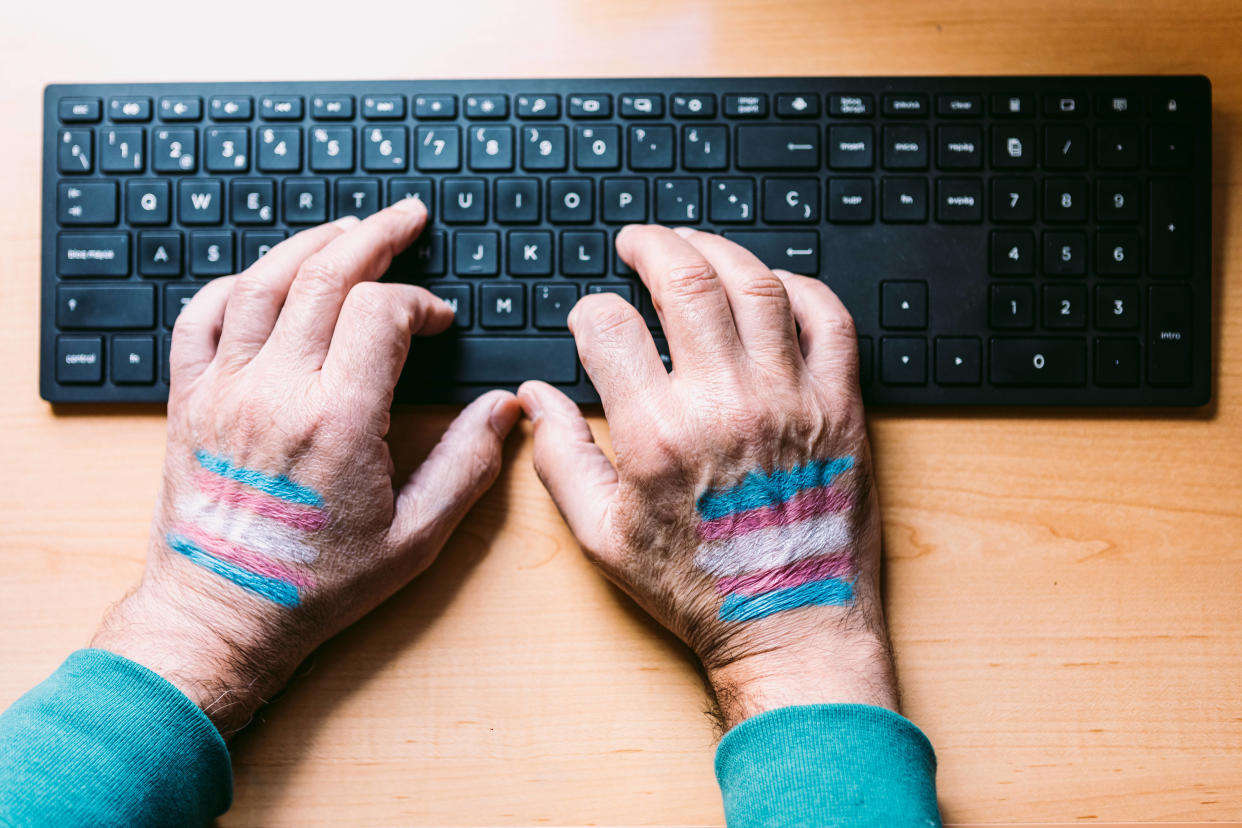 Les personnes trans et non-binaires sont encore trop visées par les LGBTphobies au travail.