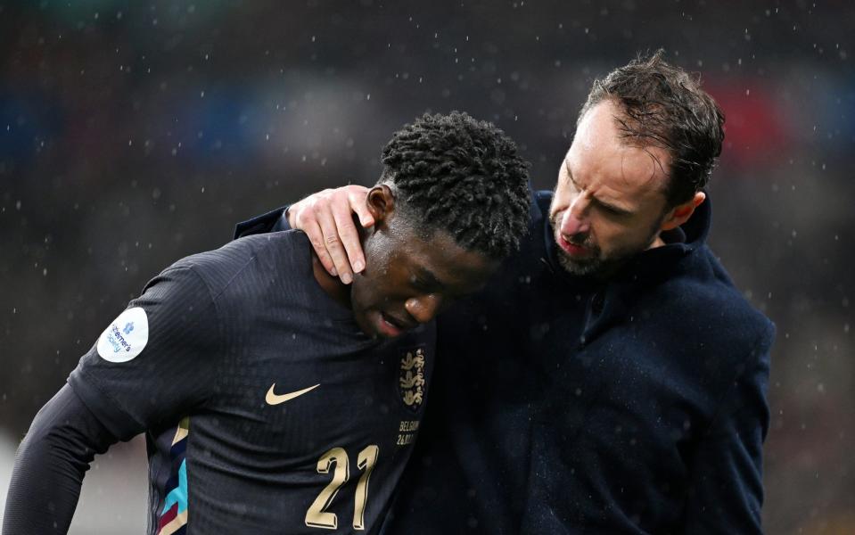 Gareth Southgate, Manager of England men's senior team, interacts with Kobbie Mainoo of England