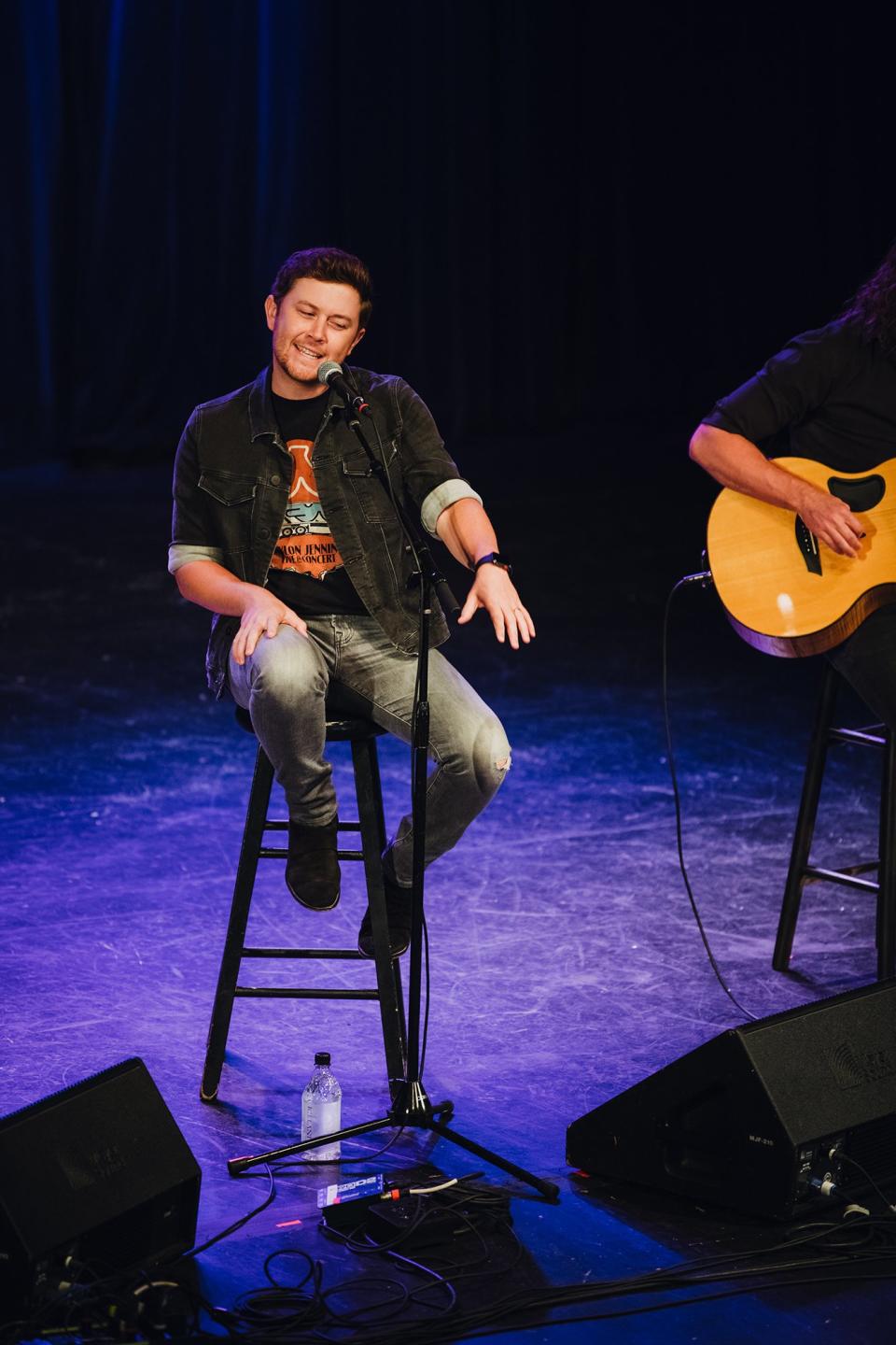 He sees ya! Scotty McCreery sent the crowd off with a wink and a wave at the event's send-off brunch.