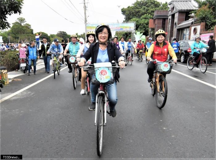 王縣長、埤頭鄉長杜懿彩等人帶隊領騎，現場吸引來自全國各地愛好自行車運動的車友們共襄盛騎。（記者方一成攝）