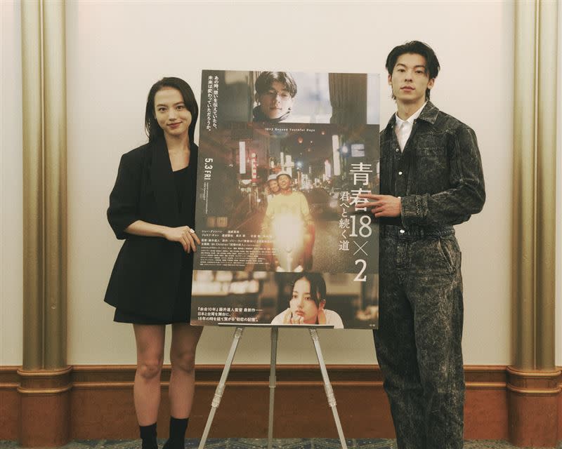 《青春18x2 通往有你旅程》 由清原果耶（左）和許光漢（右）主演。（圖／翻滾吧男孩電影有限公司 提供）