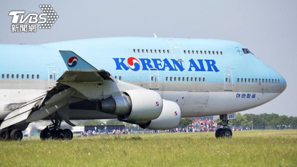 一名乘客在搭大韓航空時，在冰咖啡中喝到碎玻璃。（示意圖／shutterstock 達志影像）