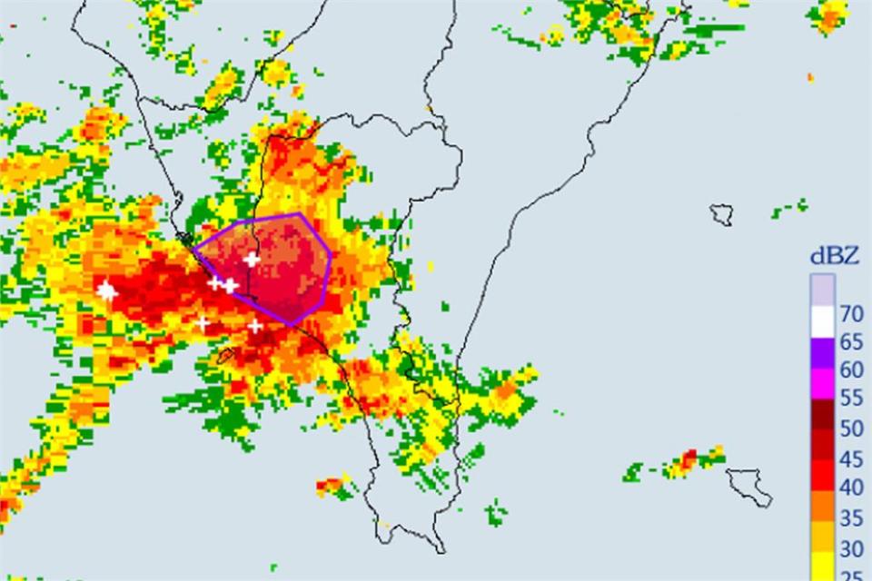 快新聞／下班注意！ 高雄市、屏東縣發布大雷雨即時訊息　防雷擊強風