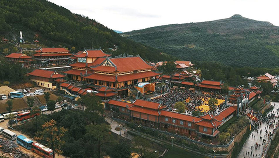 In this undated photo, visitors fill the courtyard of the Ba Vang pagoda in Uong Bi city, Quang Ninh province, Vietnam. Vietnamese authorities have ordered monks at a popular Buddhist pagoda to stop “soul summoning” and “bad karma eviction” ceremonies, saying such rituals violate the country’s law on religion and folk beliefs. According to the state-run Lao Dong newspaper, worshippers have been paying the 18th century Ba Vang pagoda in northern Vietnam 1 million Vietnamese dong to several hundred million dong ($45-$13,500) to have their bad karma vanquished. (Vietnam News Agency via AP)