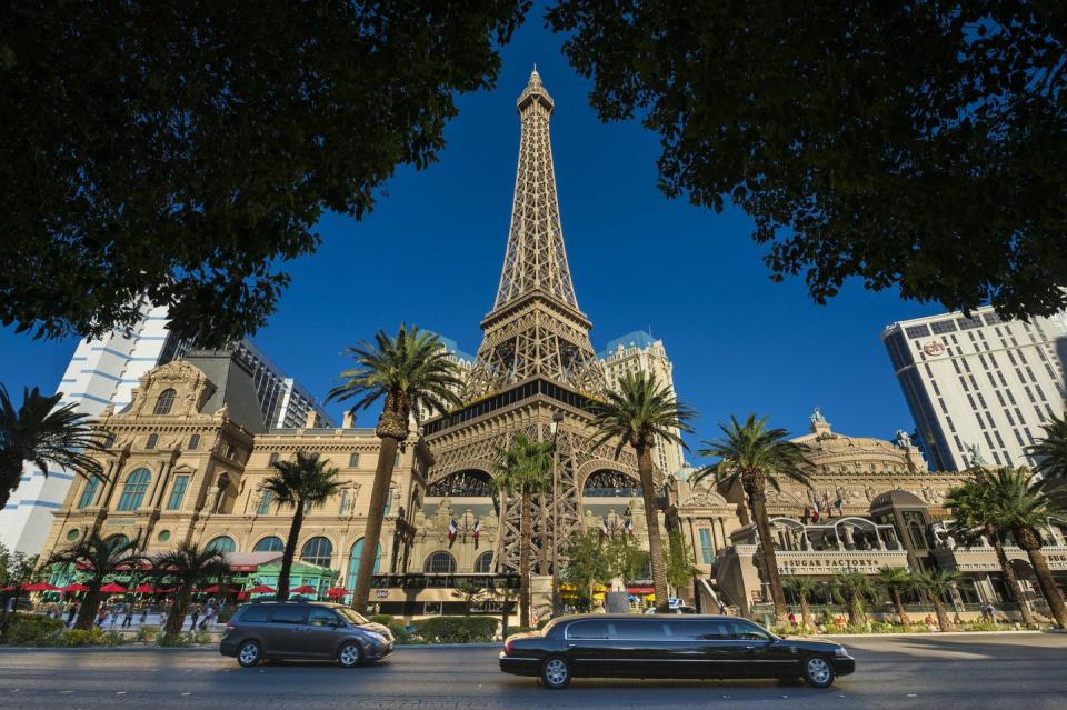 strip and paris las vegas hotel