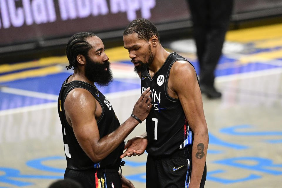 布魯克林籃網找來三神合體，被戲稱天元網。（圖為James Harden與Kevin Durant）。（Photo by Steven Ryan/Getty Images）