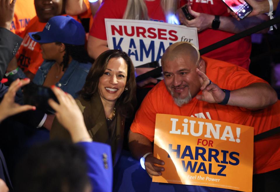 Kamala Harris takes photos with her suporters (Getty)