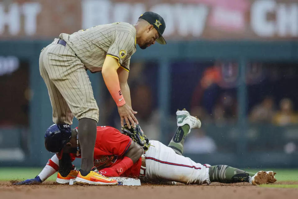 波加特（Xander Bogaerts，上）簽下大約後首次重返波士頓比賽。法新社