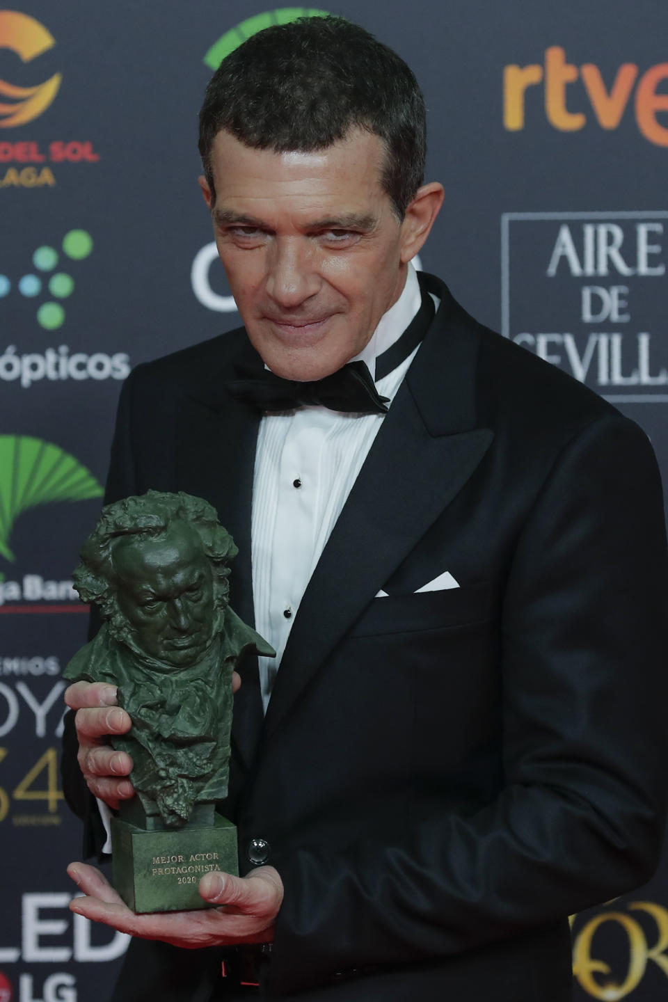 Spanish actor Antonio Banderas poses with his trophy after winning the best leading actor award for "Dolor y gloria" during the Goya Film Awards Ceremony in Malaga, southern Spain, early Sunday, Jan. 26, 2020. The annual Goya Awards are Spain's main national film awards. (AP Photo/Manu Fernandez)