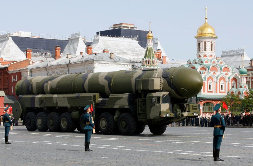 Archivfoto: Ein Topol-M-Raketenwerfer fährt auf dem Roten Platz während einer Militärparade zum Tag des Sieges in Moskau am 9. Mai 2008.  - Copyright: Sergei Karpukhin/Reuters