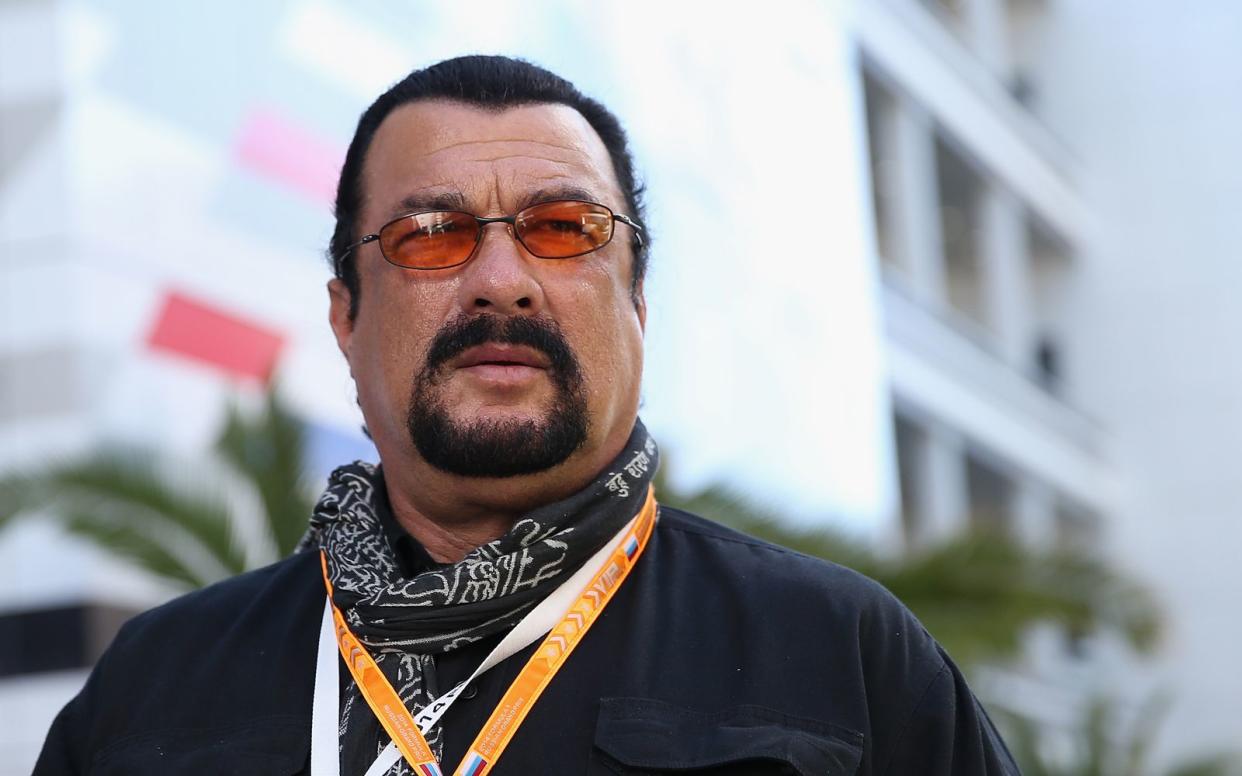 Steven Seagal vollendet am 10. April das 70. Lebensjahr. Was wurde aus dem Action-Helden der 90-er? (Bild: Getty Images/Clive Mason)