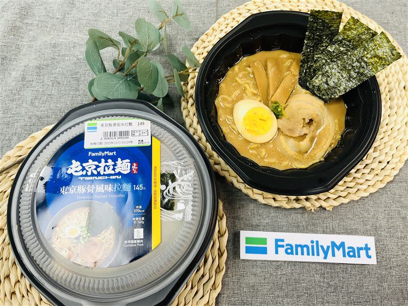 全家與屯京拉麵聯名「東京豚骨風味拉麵」強勢回歸；再攜手麵屋武藏推出「雞白湯拉麵」。（圖／全家提供）