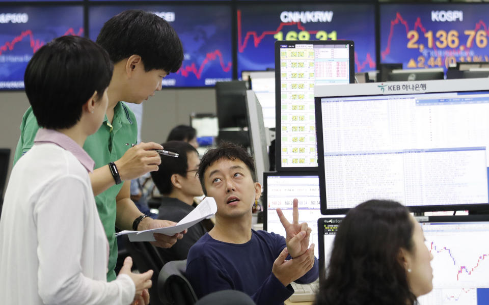 Currency traders work at the foreign exchange dealing room of the KEB Hana Bank headquarters in Seoul, South Korea, Friday, June 28, 2019. Asian stocks sank Friday as investors waited for a meeting between Presidents Donald Trump and Xi Jinping that they hope will produce a truce in spiraling U.S.-China trade tensions.(AP Photo/Ahn Young-joon)