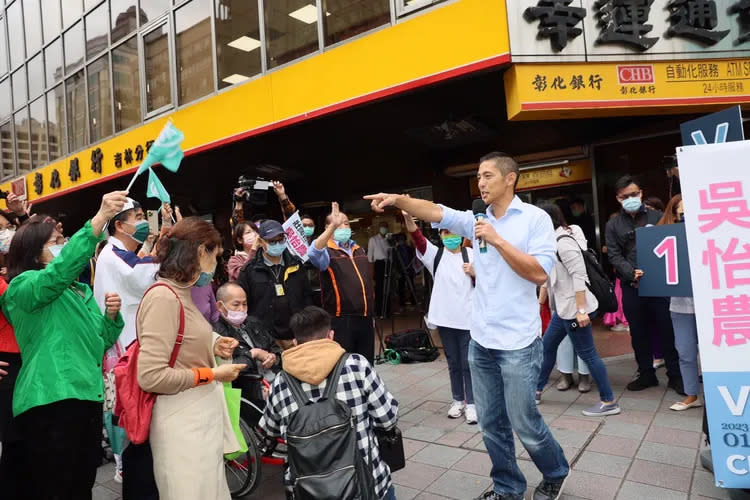 吳怡農有大批支持者。彭欣偉攝