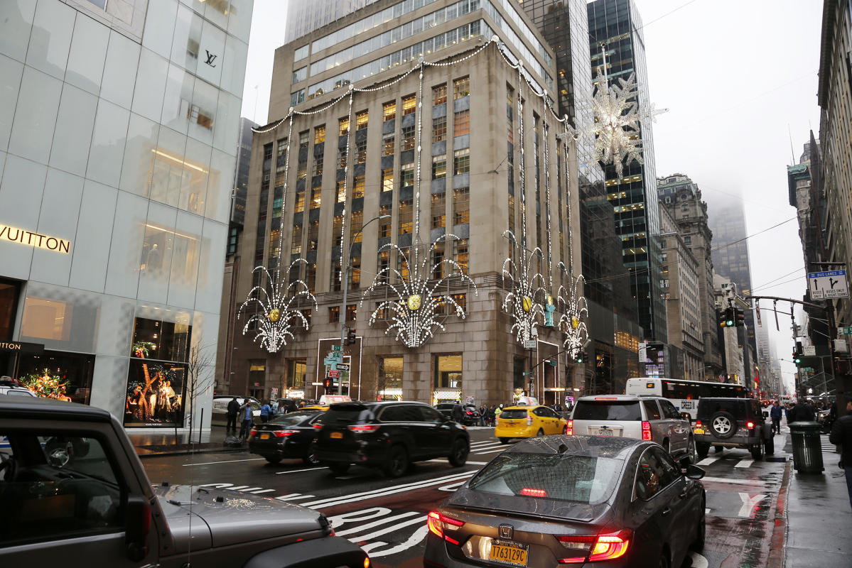 Louis Vuitton shop, Fifth Avenue at left East 57th Street, Louis