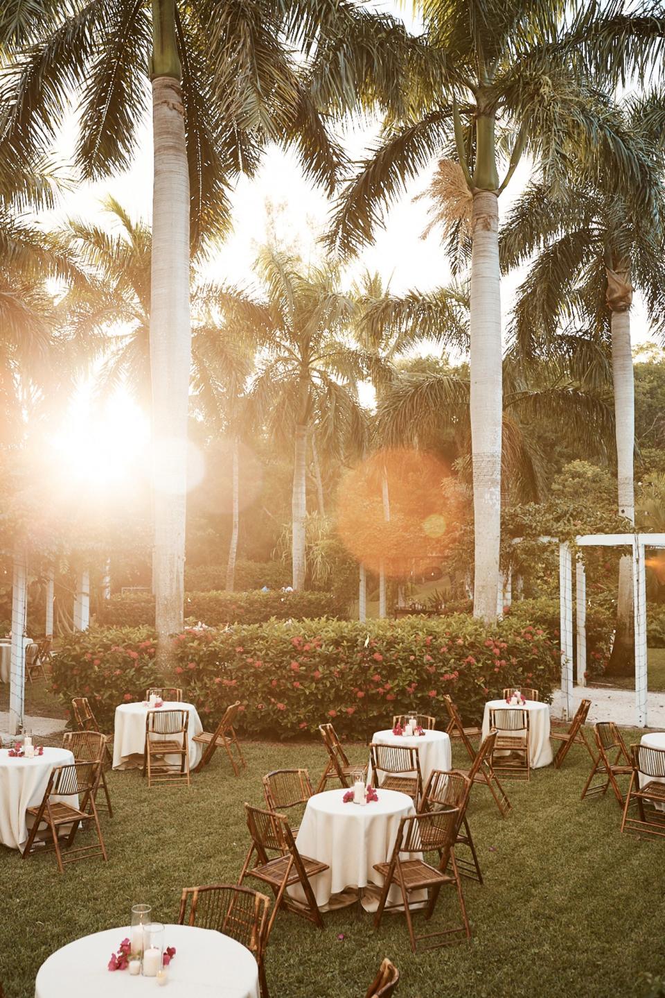 During our wedding weekend, every meal took place outside on the grass underneath the stars and palm trees, because in our opinion it simply doesn’t get any better than that!