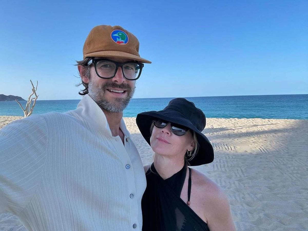 Jennie Garth celebrates 9th wedding anniversary with husband Dave Abrams in Mexico: “So special”