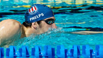 <p>El nadador <strong>Michael Phelps </strong>fue acusado de fumar una pipa de <strong>marihuana </strong>en 2009. Las imágenes del celebrado atleta de 23 años consumiendo drogas lo colocó en el centro de un gigantesco escándalo internacional. <strong>Kellogg's Co.</strong> anunció poco después del incidente que <strong>no continuaría su relación con Phelps,</strong> afirmando que su comportamiento no era consistente con la imagen de marca de la empresa.</p> <p>En ese momento, Phelps ganaba más unos <strong>5 millones de dólares anuales</strong> en patrocinios de marcas como <strong>Subway, Visa, Speedo, Hilton Hotels y relojes Omega</strong>. Ninguna otra marca rescindió el contrato de Phelps, con <strong>uno de los mejores nadadores de todos los tiempos</strong>, con 28 medallas olímpicas, 23 de oro, 3 de plata y 2 bronces. A sus 37 años, se ha convertido en un activista de la salud mental y en un exitoso empresario de prendas deportivas.</p> <p>(LEON NEAL/AFP via Getty Images)</p> 
