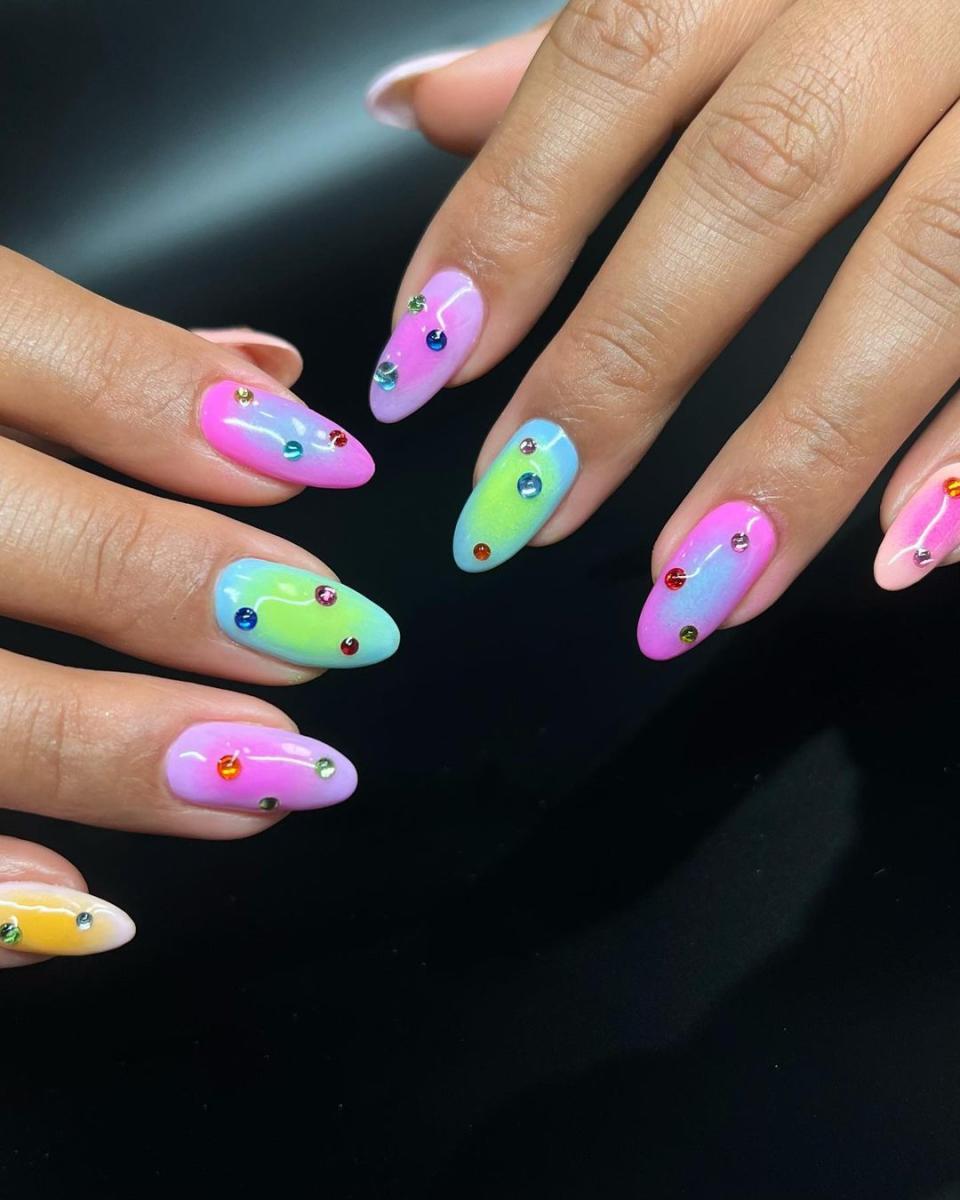 <h1 class="title">aura-nails-2024-nail-art-trends.jpg</h1><cite class="credit">Instagram / @julieknailsnyc</cite>