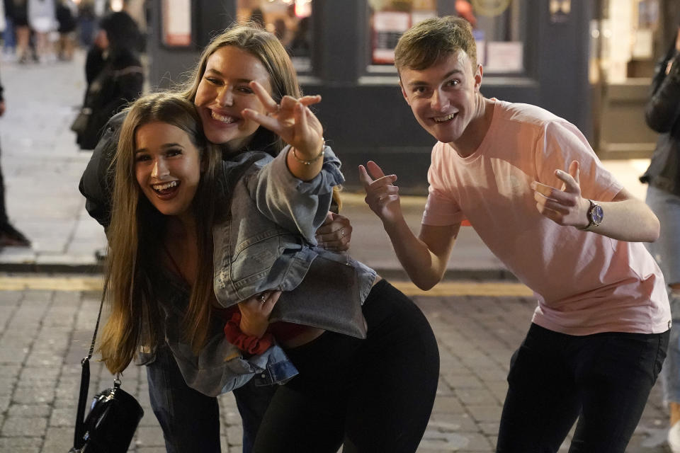 LIVERPOOL, ENGLAND - OCTOBER 13: Revelers enjoy their last night out in the city centre as tomorrow the "very high" risk lockdown regulations come into effect on October 13, 2020 in Liverpool, England. As the British government announced a new three-tier system for ranking the severity of local COVID-19 spread, the Liverpool City Region was immediately ranked "very high" risk, forcing its pubs, bars, gyms and leisure centres to close from Wednesday. (Photo by Christopher Furlong/Getty Images)