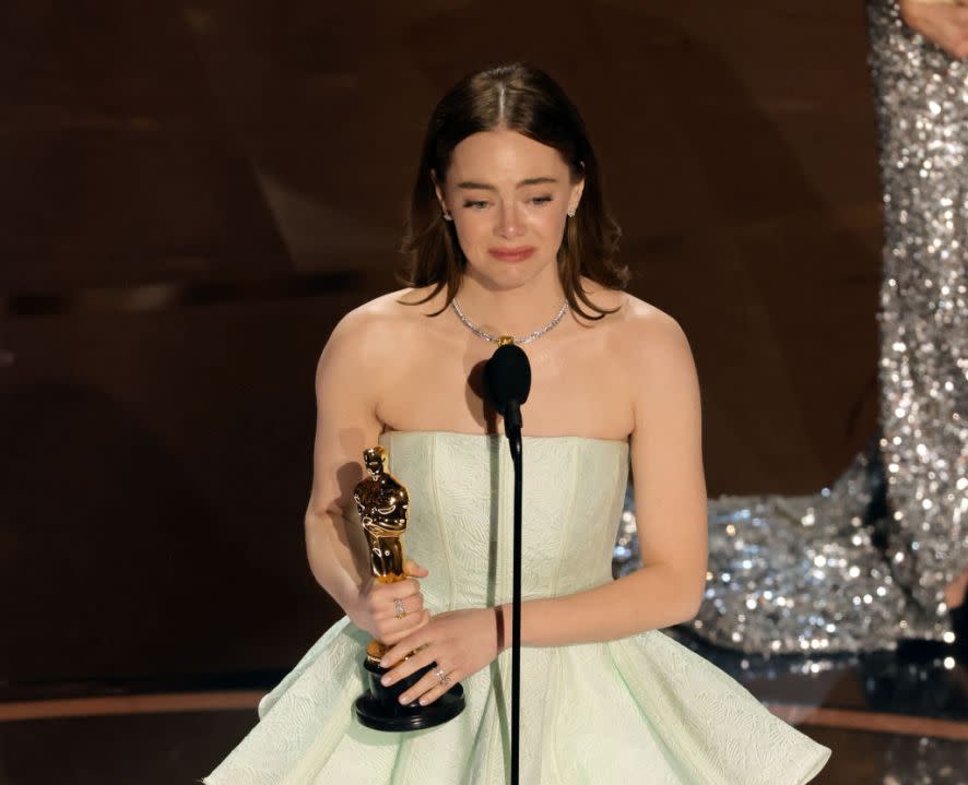 HOLLYWOOD, CALIFORNIA – MARCH 10: Emma Stone accepts the Lead Actress award for “Poor Things” onstage during the 96th Annual Academy Awards at Dolby Theatre on March 10, 2024 in Hollywood, California. (Photo by Kevin Winter/Getty Images)