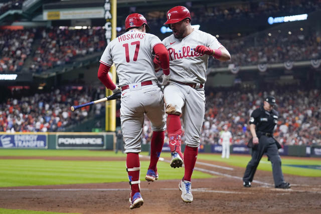 Phillies fan runs on field while Astros batting in World Series