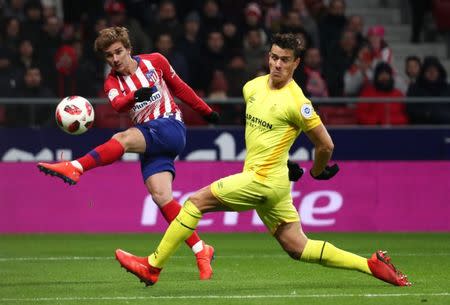 Soccer Football - Copa del Rey - Round of 16 - Second Leg - Atletico Madrid v Girona - Wanda Metropolitano, Madrid, Spain - January 16, 2019 Atletico Madrid's Antoine Griezmann shoots at goal REUTERS/Sergio Perez