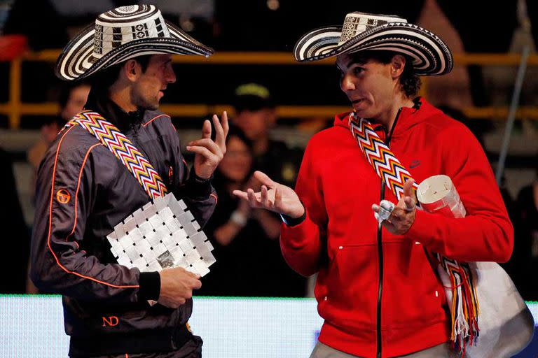 En un clima distendido, Nadal y Djokovic, uno y dos del mundo, respectivamente, ofrecieron una cl&#xed;nica de tenis en la capital colombiana de Bogot&#xe1;