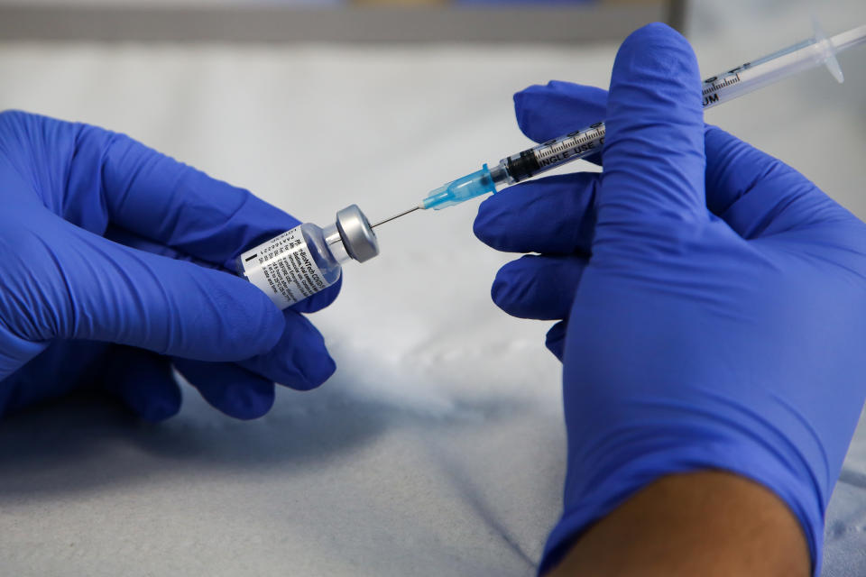 LONDON, UNITED KINGDOM - 2021/05/15: A healthcare worker prepares a dose of Pfizer, coronavirus (Covid-19) vaccine at a vaccination centre in London. (Photo by Dinendra Haria/SOPA Images/LightRocket via Getty Images)