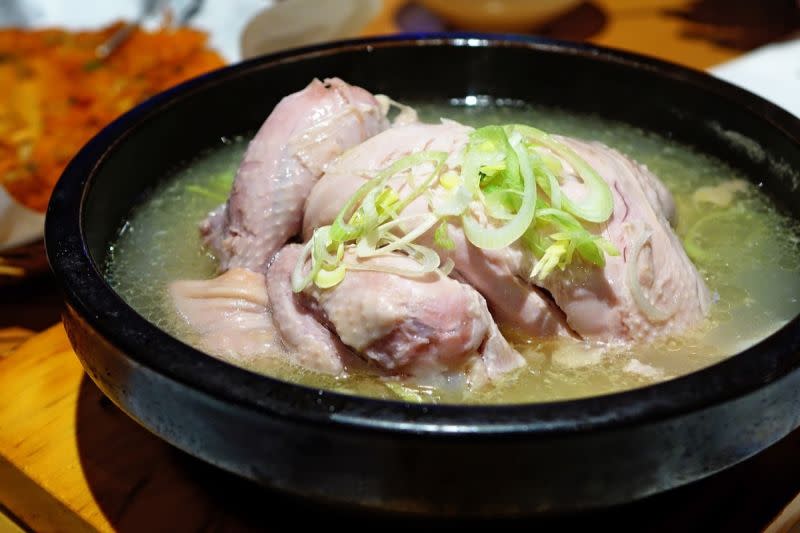 ▲網友好奇大家煮雞湯時，一定都會加什麼食材增添美味？引起老饕們的熱烈討論。（示意圖／取自pixabay）