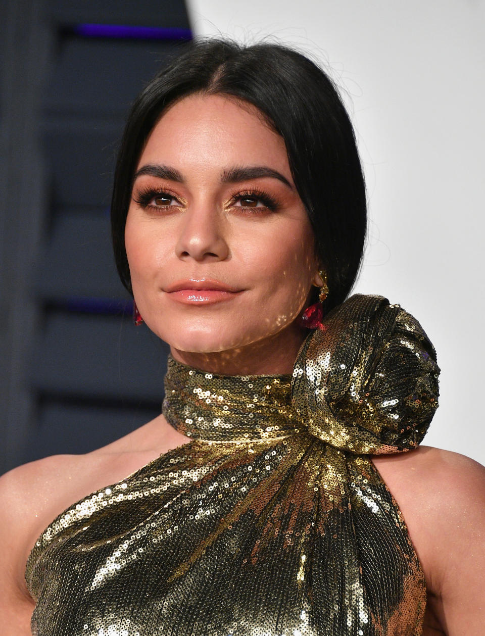 Vanessa Hudgens glows (literally) on the red carpet at the 2019 Vanity Fair Oscar Party. (Photo by Dia Dipasupil/Getty Images)