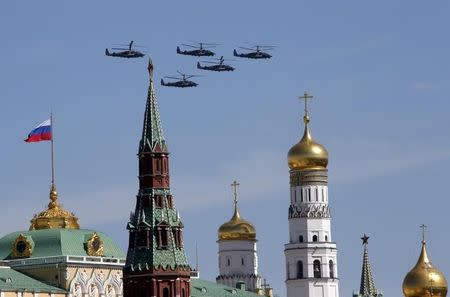 Ka-52 "Alligator" military helicopters fly in formation above Red Square and the Kremlin during a rehearsal for the Victory Day parade in central Moscow, Russia, May 7, 2015. REUTERS/Maxim Zmeyev