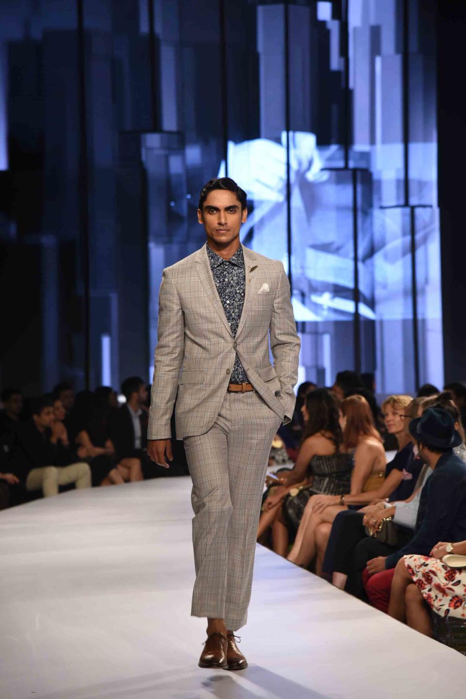 Bollywood meets fashion at 'Van Heusen and GQ Fashion Nights 2016' finale