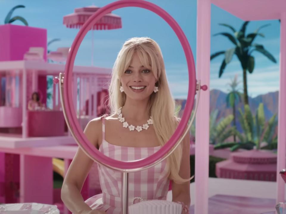 Margot Robbie's 'Barbie' body double says she 'barely' knows what the movie is about despite being on set - Yahoo Entertainment