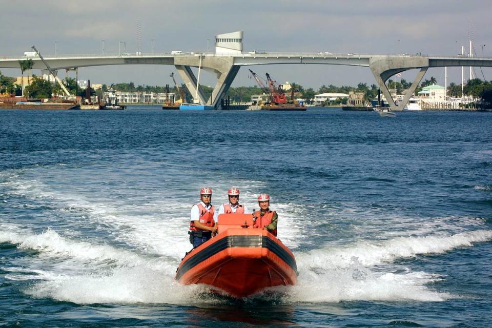 FOR BROWARD -- 01/03/02 -- SENATOR BOB GRAHAM WORK DAY AS PORT SECURITY -- MIAMI HERALD STAFF PHOTO BY CHUCK FADELY -- Senator Bob Graham, right, joins U.S. Coast Guard officer Michael Tanner, at helm, and Seaman Jonathan Becker in a rigid hull inflatable from the USCG Cutter Gannet as they patrol the waters of Port Everglades. Senator Bob Graham spent Thursday morning, January 3, 2002 working security for Port Everglades. He joined U.S. Customs agents in searching containers and then patrolled the waters of the port aboard the USCG Cutter Gannet. Chuck Fadely/Herald Staff