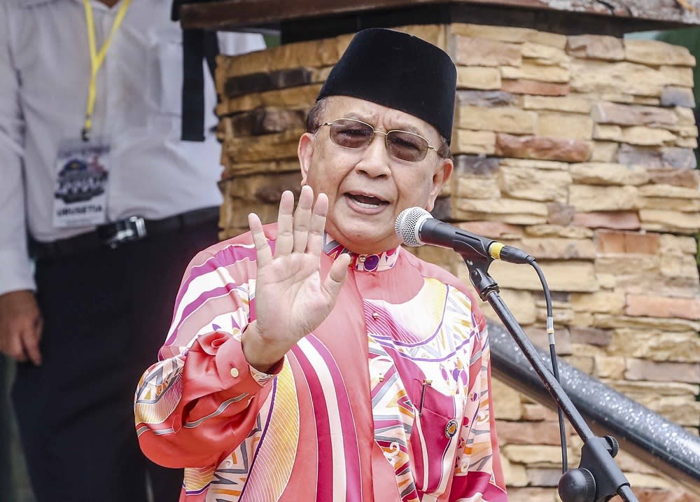 In his tweet this morning, Rais claimed that the Chinese in China could marry visiting Malaysians and then bring their families to settle down in Malaysia. — Picture by Firdaus Latif